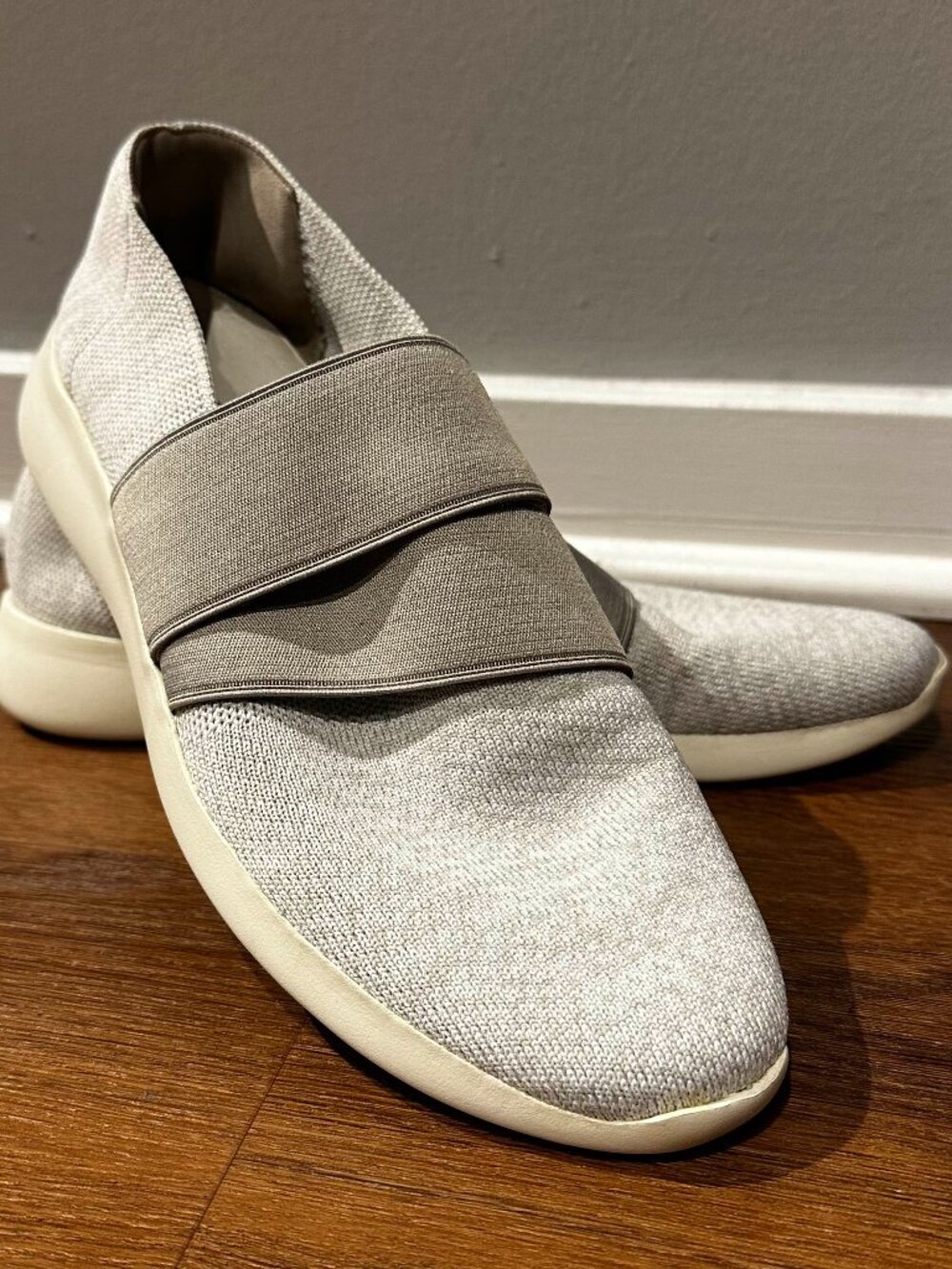Vince Aston Jogger Sneakers Slip On Wide Elastic White/Gray Breathable 8 EU 38